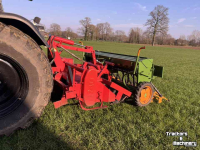 Seed drill  Pennen frees met amazone zaaimachine