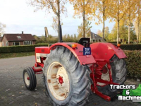 Tractor International met handkoppeling voor aftakas
