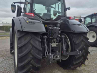 Tractor Valtra T235 tractor