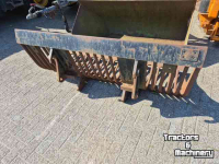 Excavator buckets  Opruiming bakken, palletvorken, balenklem.