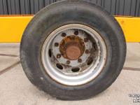 Other wheels, rims, tyres and accessories Schuitemaker Onderstel as en banden, wielen/velgen 235/75R17.5 van een Feedo voerdoseerwagen