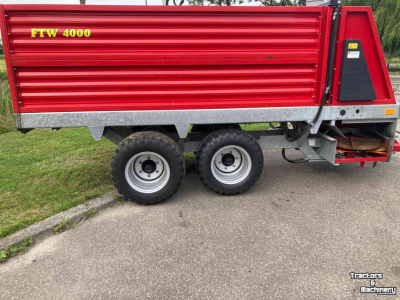 Manure spreader  Compoststrooier strooier vaste mest fruitteelt
