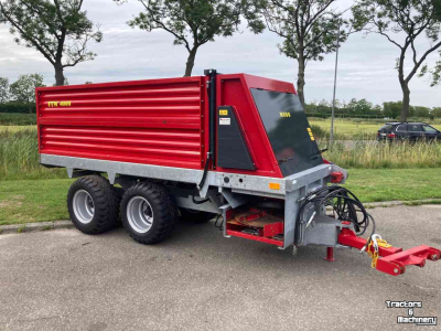Manure spreader  Compoststrooier strooier vaste mest fruitteelt