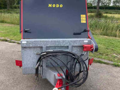 Manure spreader  Compoststrooier strooier vaste mest fruitteelt