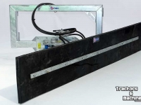Rubber yard scraper Qmac Modulo rubberschuif straatschuif slijkschuif aanbouw Merlo