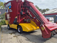 Self-propelled feed mixer AGM Vantage Miller 200