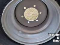 Wheels, Tyres, Rims & Dual spacers  bkt/trekker / loader banden