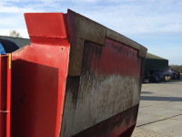 Silage-block distribution wagon Schuitemaker Amigo 30 S met messenset op wals