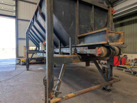 Receiving hopper  Vulbunker met uittrekband