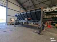 Receiving hopper  Vulbunker met uittrekband