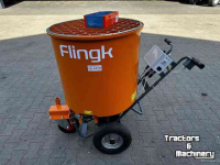 Sawdust spreader for boxes Flingk SE-250