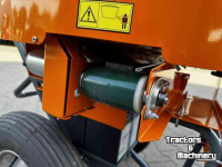 Sawdust spreader for boxes Flingk SE-250