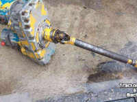 Diverse used spare-parts  Hydro olie pomp / aandrijf kast met dubbele pomp