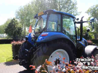Tractor New Holland T5.105 met luchtreminstallatie