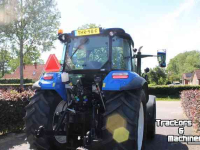 Tractor New Holland T5.105 met luchtreminstallatie