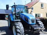 Tractor New Holland T5.105 met luchtreminstallatie
