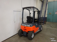 Forklift Toyota 8FBM16TW