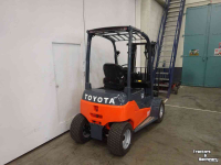 Forklift Toyota 8FBM16TW