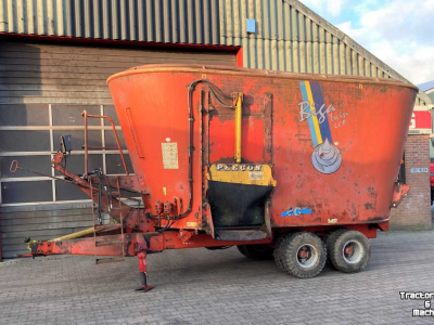 Feed mixer Peecon VME 200 Voermengwagen Voermachines