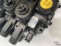 Diverse new spare-parts Giant ventielblokken NIEUW V6004tele V5003 G4500 G5000