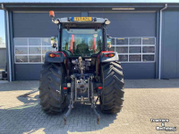 Tractor Massey Ferguson 5709M Dyna4 met voorlader