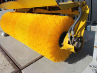 Sweeper Nido HF15 veegmachine rolbezem rolveger frontaanbouw