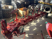 Ploughs Kverneland 3300 S vario met steenbeveiliging  150 ha geploegd