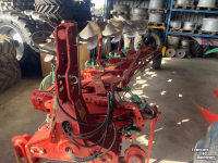 Ploughs Kverneland 3300 S vario met steenbeveiliging  150 ha geploegd
