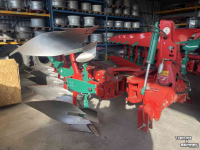 Ploughs Kverneland 3300 S vario met steenbeveiliging  150 ha geploegd
