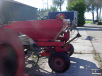 Fertilizer spreader Kuhn ZSA 800