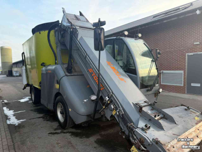Self-propelled feed mixer Storti Dobermann SW 250 AS EVO