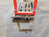 Other horticulture equipment and accessories  Palletdrager 750 kg met verstelbare lepels