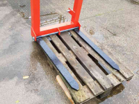Other horticulture equipment and accessories  Palletdrager 750 kg met verstelbare lepels