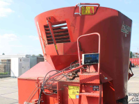 Feed mixer Trioliet Solomix-1 1200 voermengwagen vertikaal verticale mengwagen