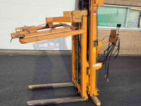 Fork lift & Fork lift truck Sicma Hefmast met kistenklem