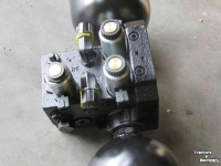 Tractor Case-IH Regelklep - Vooras vering 20.25 Parts nr:87483804  New Holland T7510, 7520, 7530   Case ih CVX140, CVX150, CVX160   Steyr 6140CVT, 6150CVT, 6160CVT