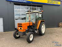 Tractor Renault 551