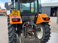 Tractor Renault 551