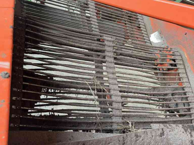 Onion harvester Holaras UM150-F - UR-135-DB Uienrooiset oogstmachines