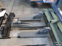 Other attachments and accessories  Heftruckbok driepunt adapter werktuigbok vanghaken