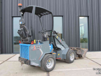 Wheelloader Giant D204SW minishovel wiellader puinriek en palletvork