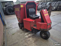 Sawdust spreader for boxes  Bobman boxenstrooier