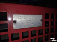 Sawdust spreader for boxes  Bobman boxenstrooier
