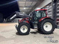 Tractor Valtra N134 Hitech met FH+PTO en voorlader!