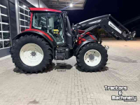 Tractor Valtra N134 Hitech met FH+PTO en voorlader!