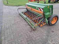 Seed drill Amazone D8/30 Super zaaimacine