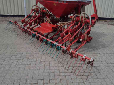 Seed drill Accord Pneumatic DL 450
