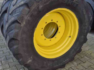 Wheels, Tyres, Rims & Dual spacers John Deere 540/65R28 banden op JD velgen