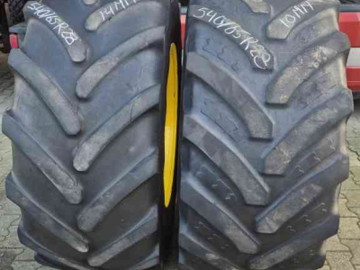 Wheels, Tyres, Rims & Dual spacers John Deere 540/65R28 banden op JD velgen