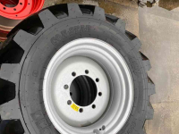 Wheels, Tyres, Rims & Dual spacers BKT 400/70R24 Constar Nieuw